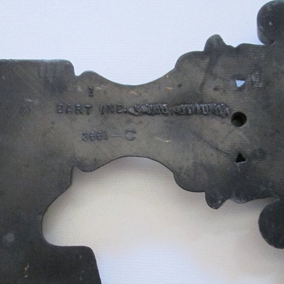 Vintage Dart Key Wall Hanging 70s Hollywood Regency Decor Black 12" Long - Picture 4 of 4